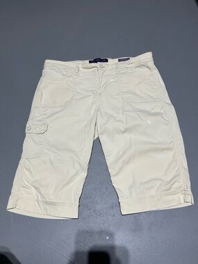 Gloria Vanderbilt Skimmer Cream Colored Capri Pants (Women’s Size 12P)
